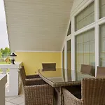 לינה וארוחת בוקר Gold House 4*