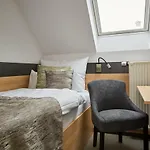 Gold House לינה וארוחת בוקר באלאטונפורד