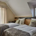 Gold House לינה וארוחת בוקר באלאטונפורד