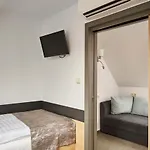 לינה וארוחת בוקר Gold House באלאטונפורד