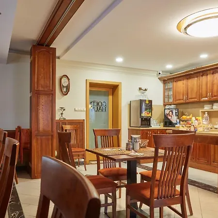 Gold House Bed and breakfast 4*