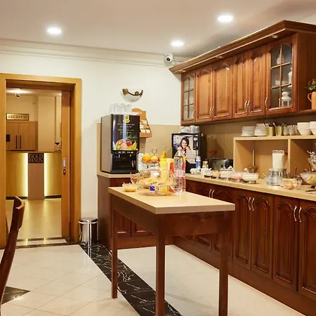 Gold House بالاتونفوريد