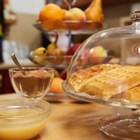 Alojamento de Acomodação e Pequeno-almoço Gold House 4*