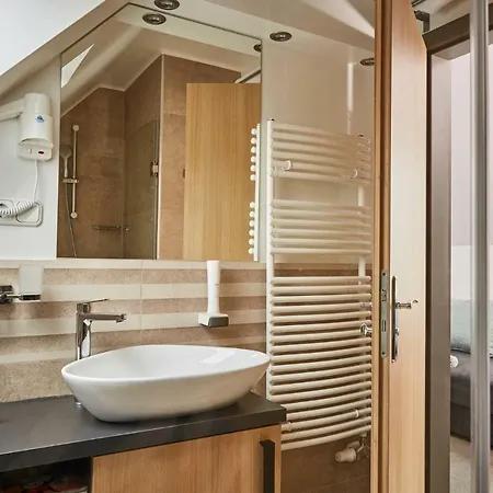 Couette-café Gold House 4*