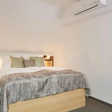 Couette-café Gold House 4*