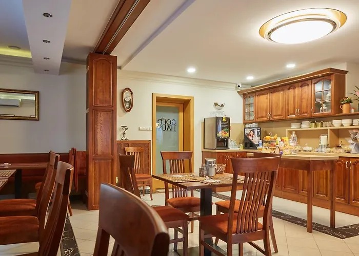 Gold House Bed and breakfast 4*